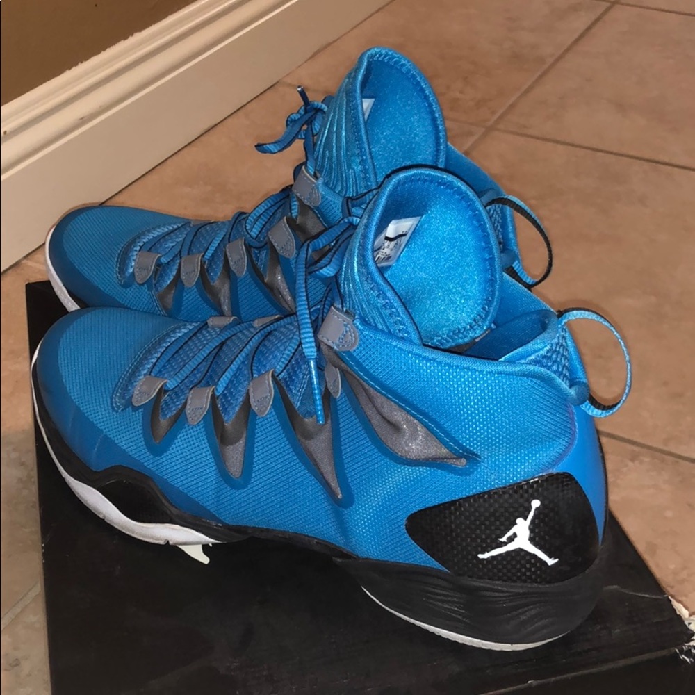 Worn gently on inside court Air Jordan - Picture 2 of 5